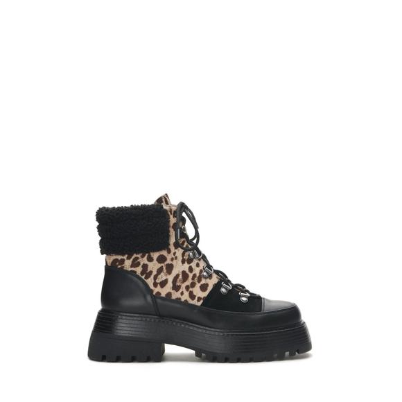 NEW VINCE CAMUTO mertami bootie in black/camel/taupe - Picture 1 of 1